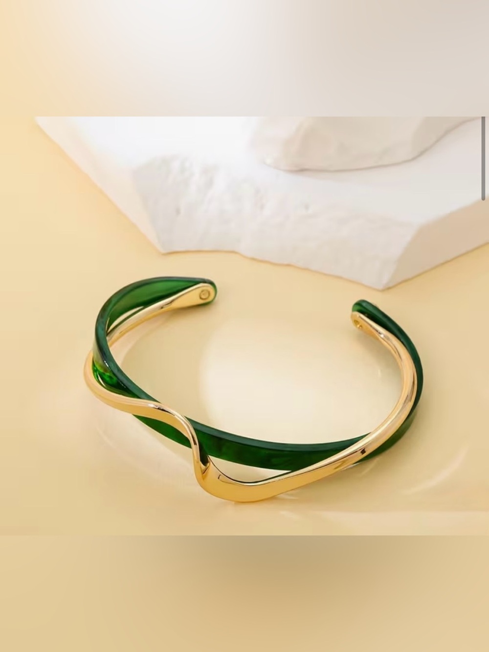GOLD PLATED NEW WAVE TWISTED EMERALD GREEN RESIN CUFF BRACELET BANGLE JEWELRY